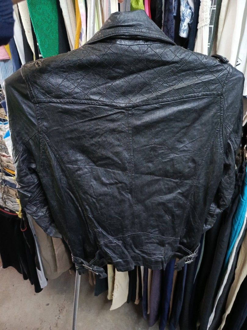 The Eighty Twenty Black Label Lamb Leather Jacket Size S (Category: Coats, Jackets and Outerwear) located in Cabatuan. Submitted by penthegreat (Listing ID 1469111530, Image 2). Description: - Brand: The Eighty Twenty Black Label - Material: Genuine black lamb leather with acetate lining - Size: S - Design: Asymmetric zip front with stylish quilted paneling on shoulders and back - Details: Chic snap button accents - Care: Professional leather dry