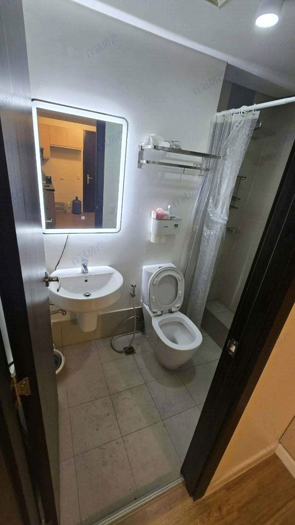The Learato Makati Studio Unit for Sale! 3M NET (Category: Bathroom & Kitchen Fixtures) located in Quezon City. Submitted by baiguan_jaymie (Listing ID 1469006804, Image 2). Description: RUSH SALE Building: The Lerato Makati Property Code: 8953 Location: Makati Floor Area: 29SQM Unit Type: Studio Price: 3M Net Title: Clean title Bare.