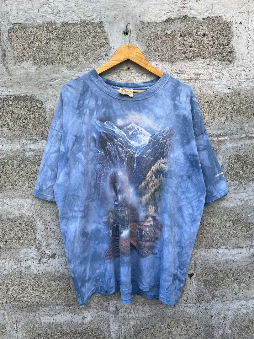 The Mountain (Category: Tshirts & Polo Shirts ) located in Manila. Submitted by skippypeanut1331 (Listing ID 1468964995, Image 1). Description: 26x31 XL Very good condition Color rate: 9/10 Issue: need wash / washable dirt nalaglag sa sinampay during pictorial.