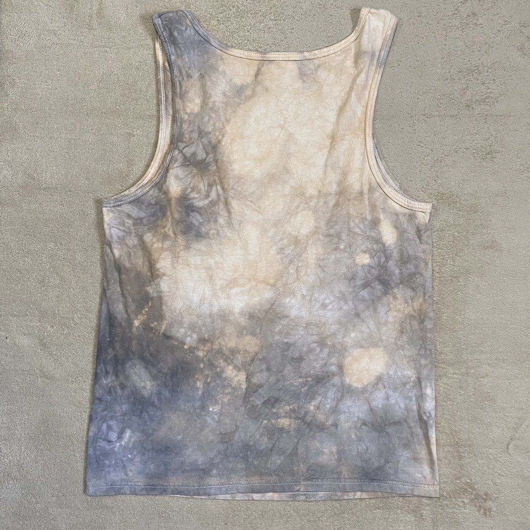 The Mountain Sleeveless Womens (Category: Sleeveless) located in Polomolok. Submitted by larnel27 (Listing ID 1469057906, Image 2). Description: - Size medium to large womens - Dimension: 18x25.5 - Color rate 9.5 - ig inaltered .