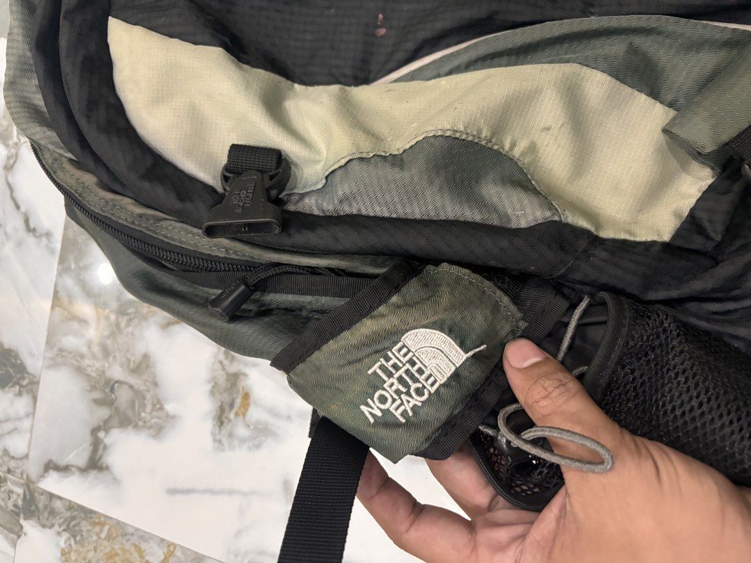 The North Face Fire-Wall Backpack Green Black (Category: Backpacks) located in Cavite. Submitted by gelloots (Listing ID 1469047015, Image 3). Description: Authentic green and black The North Face Fire-Wall backpack. Features an Air Trans ventilation back panel, padded shoulder straps, multiple compartments, and mesh side pockets. Built tough for the outdoors with some minor dust and light wear on lighter panels. Ready for your next adventure! Ne