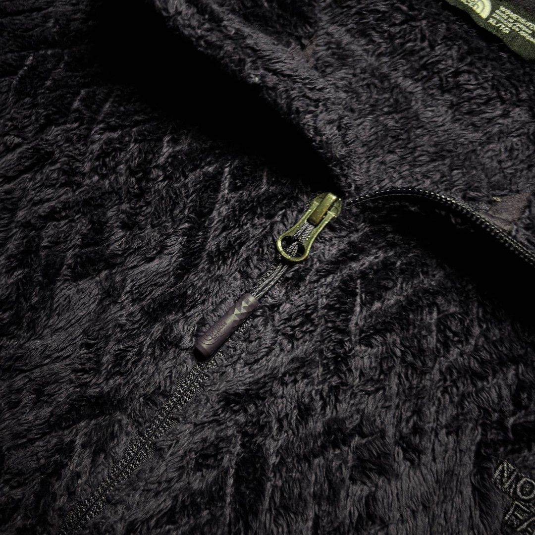 The North Face fleece Jacket (Category: Coats, Jackets and Outerwear) located in San Pablo. Submitted by refitsph (Listing ID 1468930994, Image 3). Description: - Width: 25 - Length: 30 - Legit / Authentic - Flawless - Already Washed and Ready to Wear.