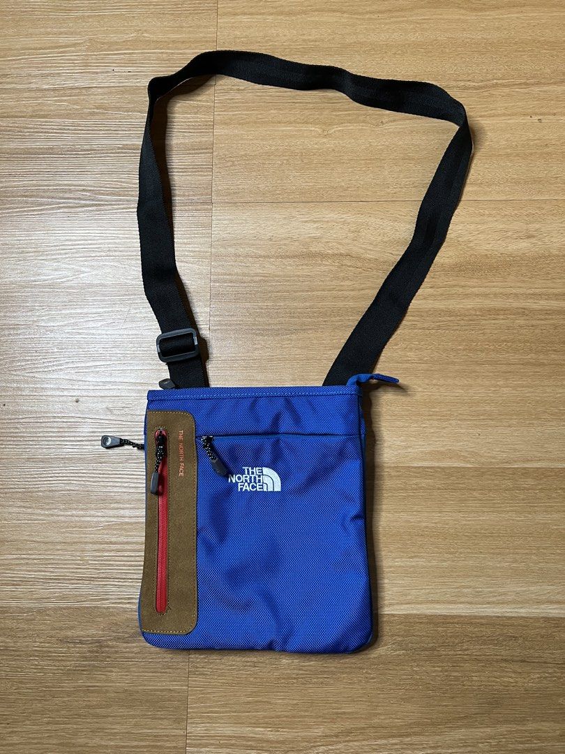 THE NORTH FACE SLING BAG (Category: Sling Bags) located in Cebu City. Submitted by gaston_roux (Listing ID 1468945411, Image 1). Description: Good as new 10.5 inch length Para kang bumili brand new.