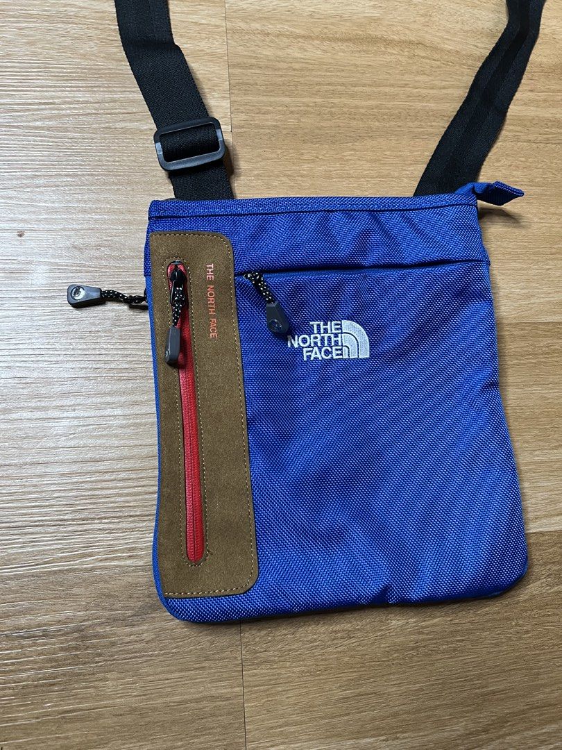 THE NORTH FACE SLING BAG (Category: Sling Bags) located in Cebu City. Submitted by gaston_roux (Listing ID 1468945411, Image 2). Description: Good as new 10.5 inch length Para kang bumili brand new.