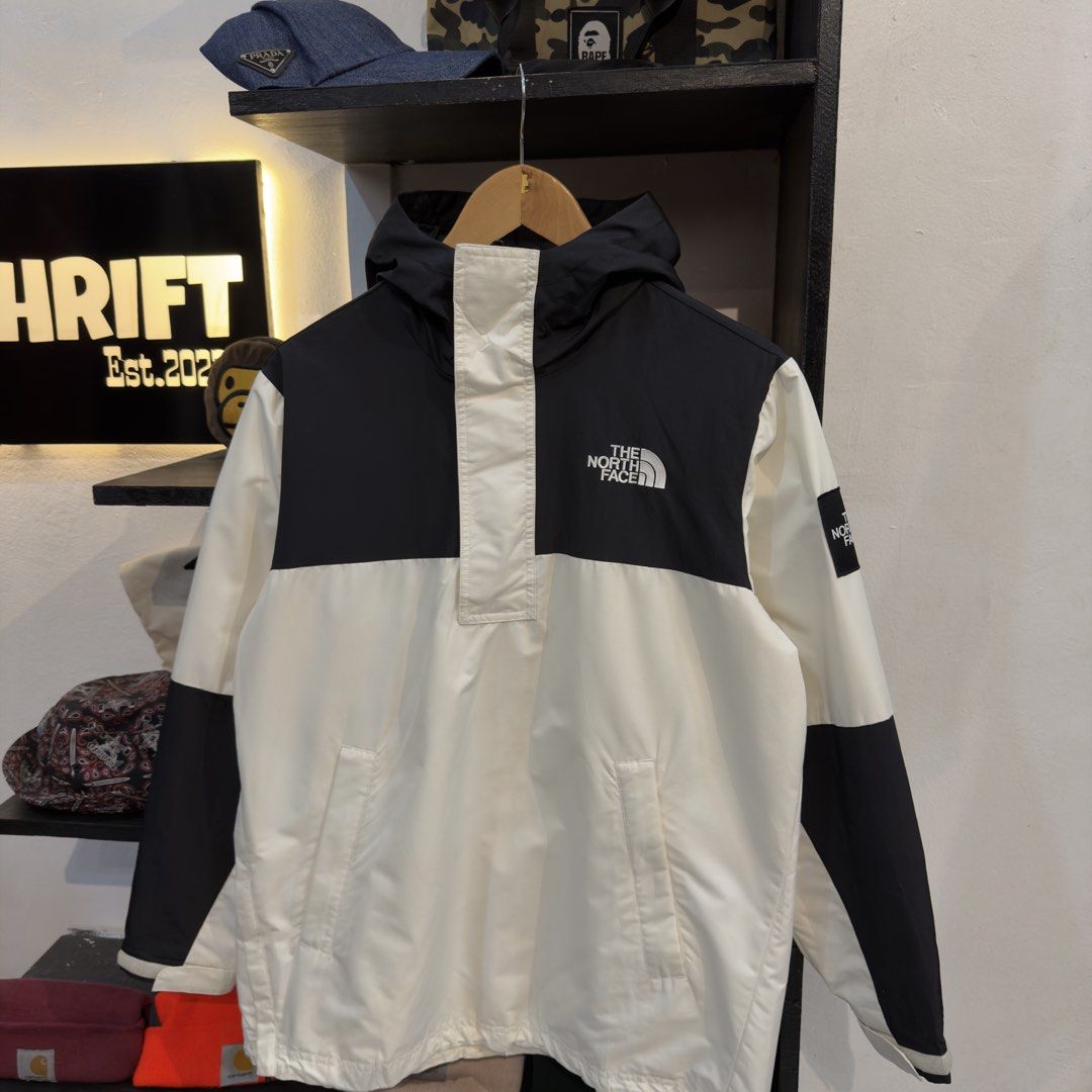 The North Face Twotone Jacket (Category: Coats, Jackets and Outerwear) located in Manila. Submitted by jerichomal82553 (Listing ID 1469045567, Image 2). Description: The North Face Twotone 21 by 27 Good Condition Complete Tags .