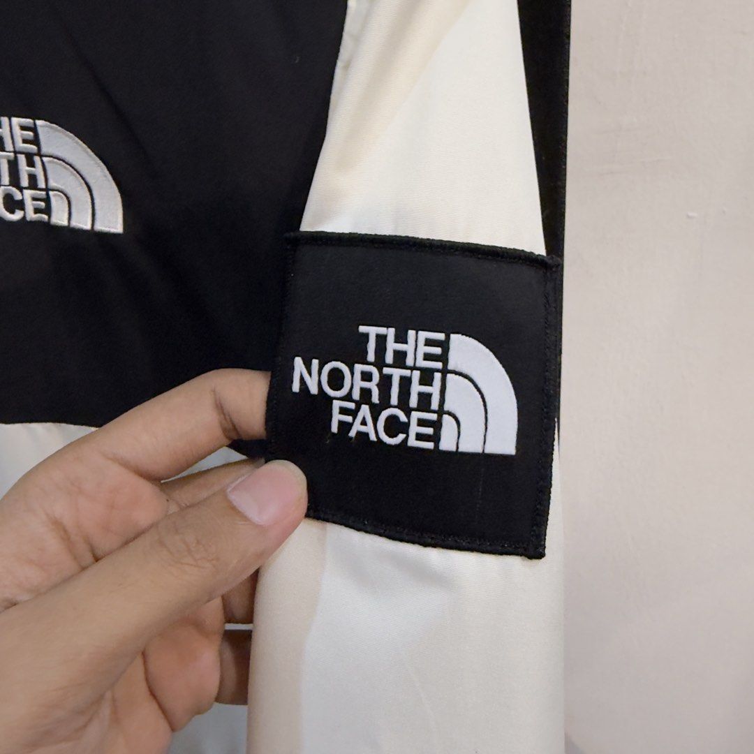 The North Face Twotone Jacket (Category: Coats, Jackets and Outerwear) located in Manila. Submitted by jerichomal82553 (Listing ID 1469045567, Image 3). Description: The North Face Twotone 21 by 27 Good Condition Complete Tags .