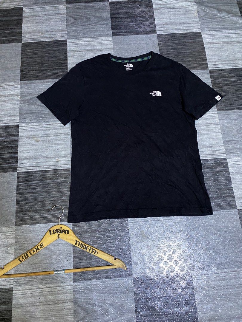 The Northface - Mens / Tshirt Cotton (Category: Coats, Jackets and Outerwear) located in General Santos City (Dadiangas). Submitted by castilloed98 (Listing ID 1469103029, Image 1). Description: The Northface - Tshirt Mens Cotton Size.XL Dimes.21x27 Slim Fit Printed Logo Excellent Condition No Issue 💵650 + SF✈️ DM📩 📍Gensan..