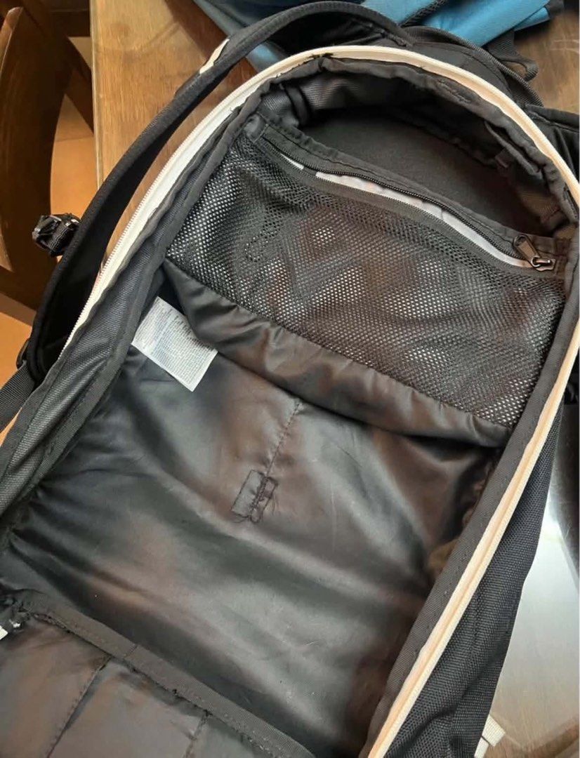 The NorthFace SlackPack 20L (Category: Hiking & Camping) located in Quezon City. Submitted by dalsua (Listing ID 1469034821, Image 1). Description: • Original Guaranteed • No Issue • Water Resistant • 20 L Total Bag Capacity • With water bladder storage (can fit up to 2L) Location: New Manila / Tomas Morato / QC.