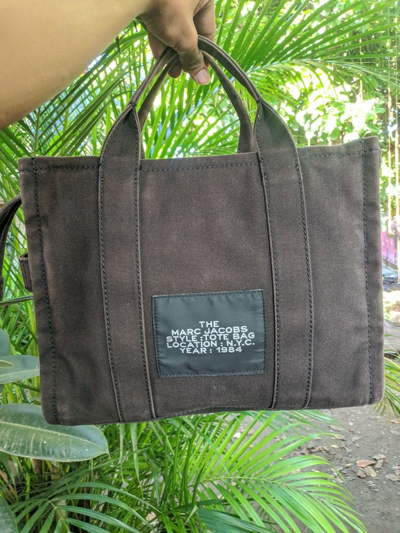 The Tote Bag Marc Jacobs (Category: Luxury Bags & Wallets) located in President Roxas. Submitted by micheal775 (Listing ID 1469049658, Image 3). Description: AUTHENTIC.