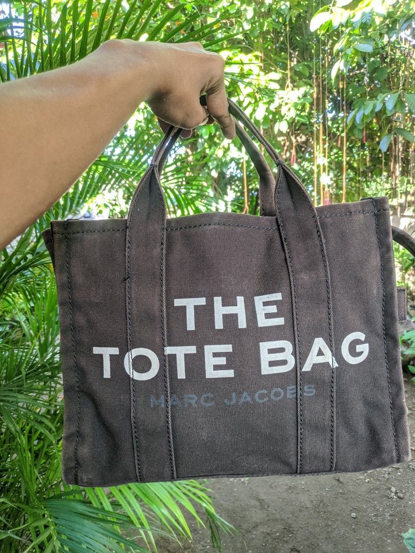 The Tote Bag Marc Jacobs (Category: Luxury Bags & Wallets) located in President Roxas. Submitted by micheal775 (Listing ID 1469049658, Image 1). Description: AUTHENTIC.