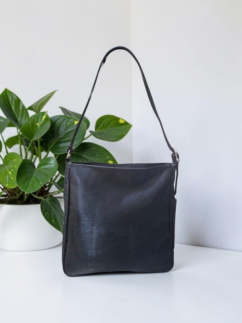 THICK NYLON HOBO BAG (Category: Shoulder Bags) located in Las Pinas. Submitted by annachiaonair2037 (Listing ID 1469055216, Image 3). Description: BLACK THICK NYLON HOBO BAG WITH ADJUSTABLE STRAP FROM JAPAN H 12" L 11.5" W 4" NORMAL SIGN OF USAGE MAYBE PRESENT.