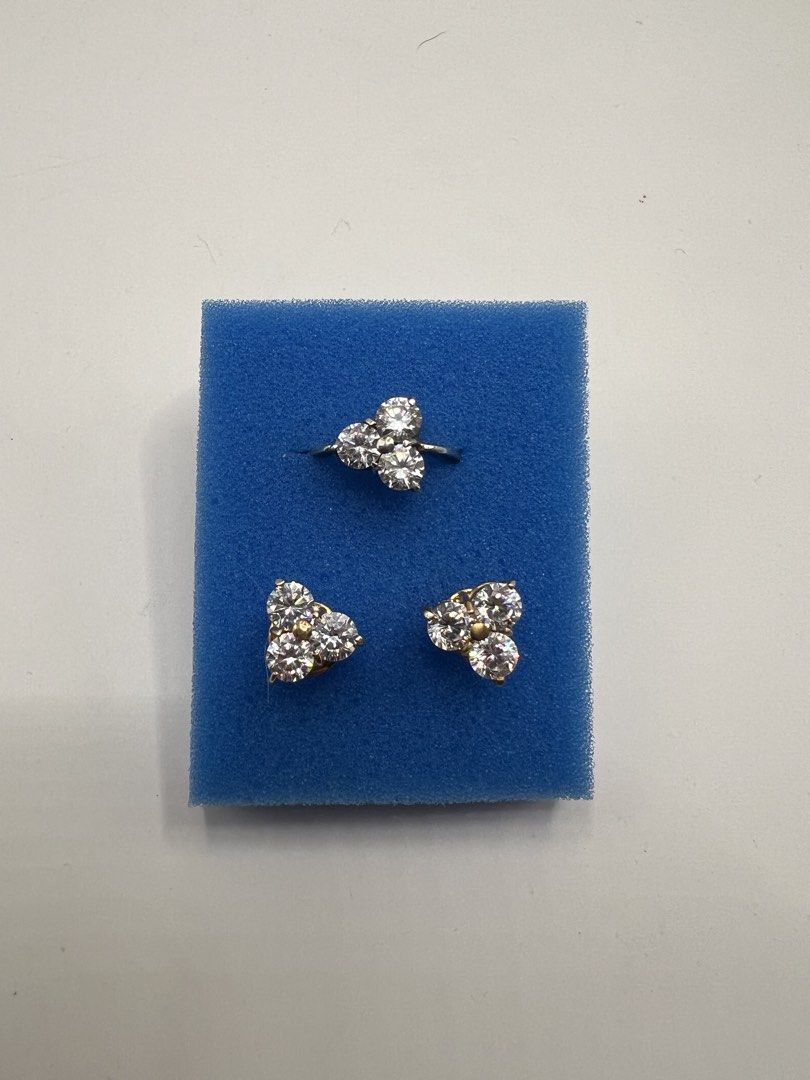 Three-piece diamond-style cluster ring and earring set (Category: Earrings) located in Meycauayan. Submitted by maricarfvelasco26 (Listing ID 1469076381, Image 1). Description: - Complete matching set: 1 ring and 2 earrings - Elegant gold-tone metal setting - Sparkling round stones in a classy triangular cluster design - Perfect accessory for evening wear and formal outfits - Includes original blue sponge block for display and storage.