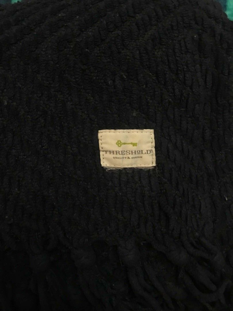 Threshold Navy Blue Textured Fringe Throw Blanket (Category: Bedding & Towels) located in Imus. Submitted by stop_shop7 (Listing ID 1468984633, Image 3). Description: - Brand: Threshold - Color: Classic navy blue - Material: Soft cotton or cotton-blend - Design: All-over textured weave with stylish knotted fringe detailing - Perfect for: Adding a cozy touch to sofas, armchairs, or beds -Issue: Mejo mahimolmol prr kaya tanggalin.