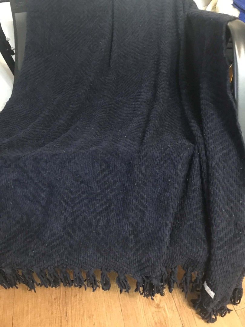 Threshold Navy Blue Textured Fringe Throw Blanket (Category: Bedding & Towels) located in Imus. Submitted by stop_shop7 (Listing ID 1468984633, Image 2). Description: - Brand: Threshold - Color: Classic navy blue - Material: Soft cotton or cotton-blend - Design: All-over textured weave with stylish knotted fringe detailing - Perfect for: Adding a cozy touch to sofas, armchairs, or beds -Issue: Mejo mahimolmol prr kaya tanggalin.