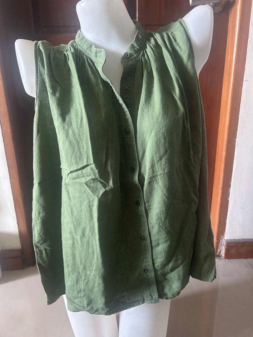 Thrifted Uniqlo Linen sleeveless Medium (Category: Sleeveless) located in Imus. Submitted by ms_hoarder (Listing ID 1468993592, Image 1). Description: .