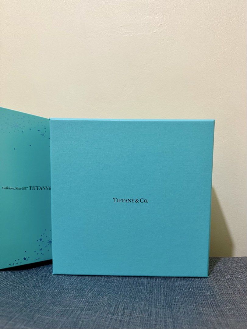 Tiffany & Co. Original Eau de Parfum 3-Piece Gift Set (Category: Fragrance & Deodorants) located in Quezon City. Submitted by jptubayan (Listing ID 1469079613, Image 2). Description: TIFFANY & CO. Eau de Parfum 3-Piece Luxury Gift Set | Brand New, Unused ✨ A little Tiffany luxury, beautifully packaged in the iconic Tiffany Blue box! SET INCLUDES: * 75 mL Tiffany & Co. Eau de Parfum * 100 mL Tiffany & Co. Perfumed Body Lotion * 5 mL Tiffany & Co. 
