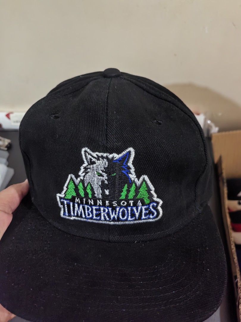 Timber wolves snapback (Category: Caps & Hats) located in Legazpi City. Submitted by livedolphin_68dee2 (Listing ID 1469053360, Image 1). Description: Timber wolves snapback VGOOD CONDITION.