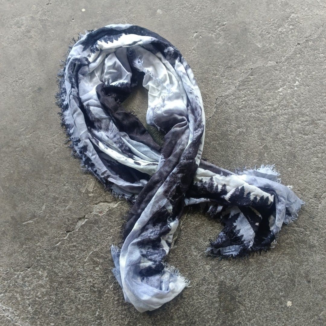 Timberland - Scarf (Category: Scarves) located in Bacolod City. Submitted by drop.ph (Listing ID 1468970611, Image 1). Description: Timberland - Scarf *Measurements in inches 23.5-W, 73-L *Very Good *Lightly used *Price: 680php *Add SF if outside Bacolod City .