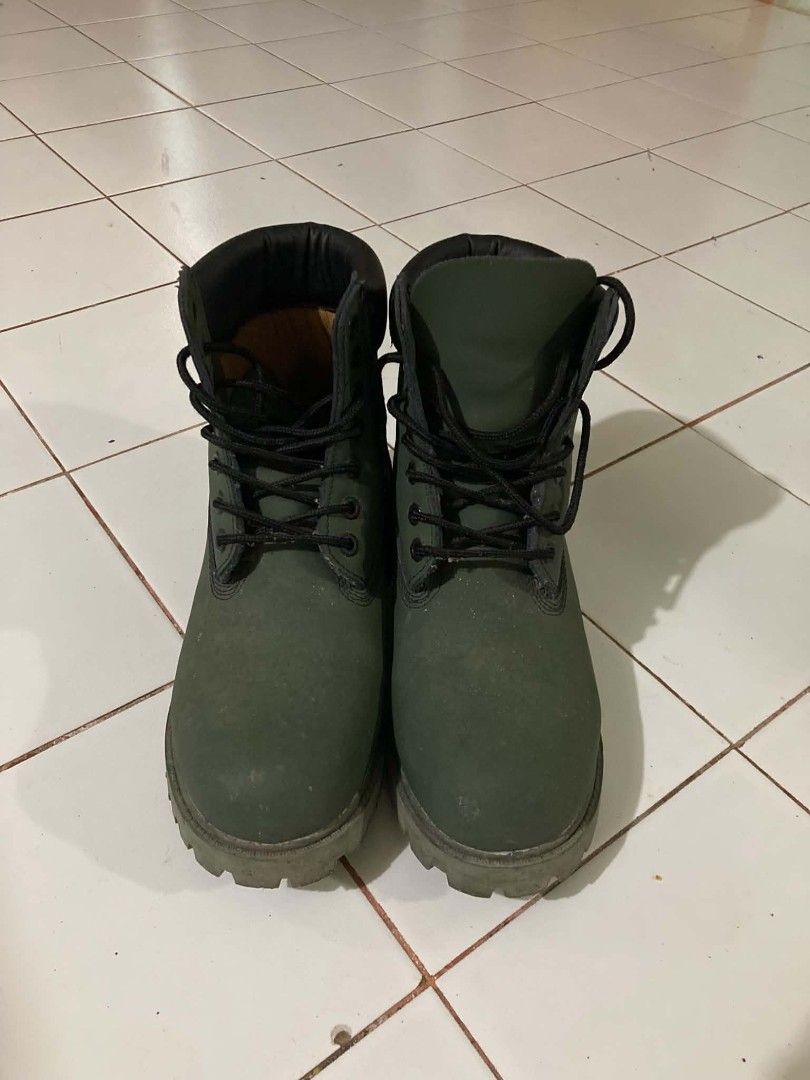 Timberland boots army green (Category: Boots) located in Manila. Submitted by thrift2dripp (Listing ID 1469107324, Image 2). Description: Timberland boots army green colorway has minor issues (see pics) size 9.5us male negotiable price authentic genuine timberland.