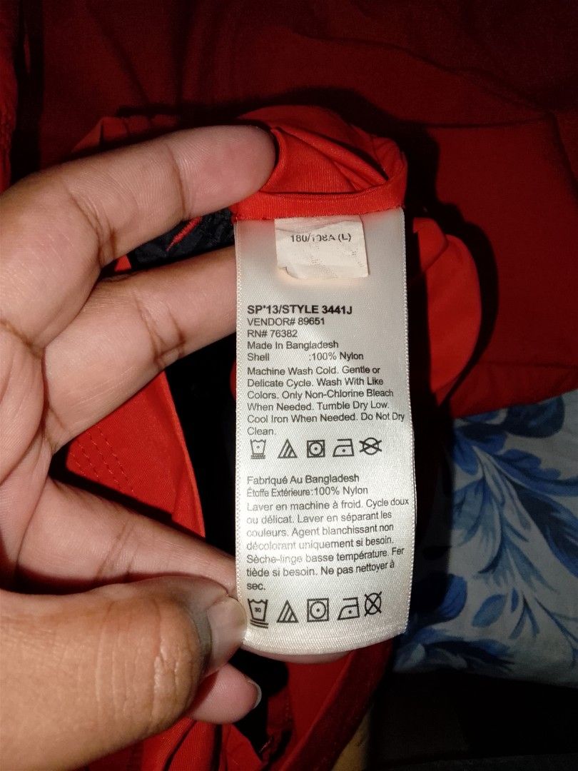 Timberland Earth Keepers Windbreaker (Category: Coats, Jackets and Outerwear) located in Dasmarinas. Submitted by alexander24 (Listing ID 1469148065, Image 3). Description: Timberland Earth Keepers Windbreaker Size: XL fitting Dimes: W24 x L28 Condition: Excellent Color rate: 9.5/10 Issue: Need wash.