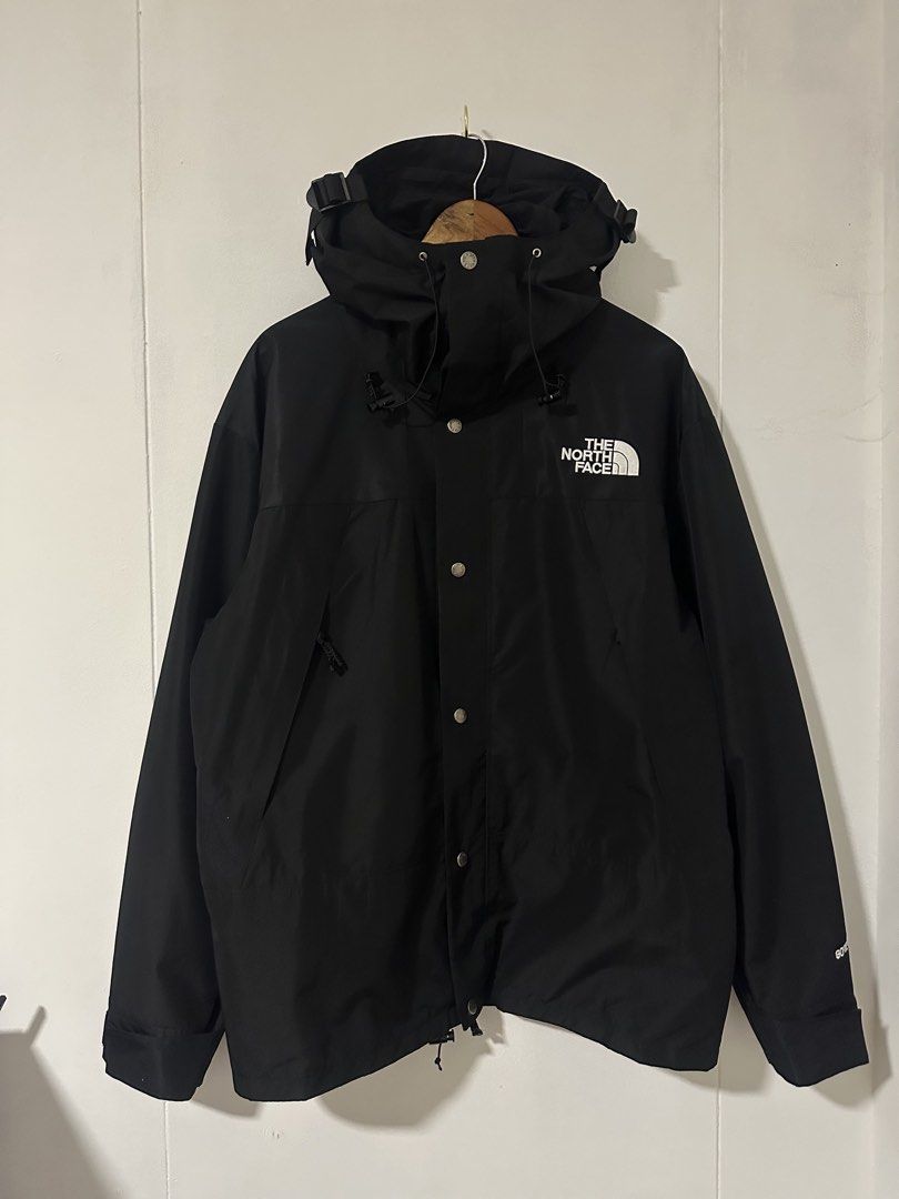 TNF GORETEX (Category: Coats, Jackets and Outerwear) located in Las Pinas. Submitted by archimedes.joaquin (Listing ID 1469033949, Image 1). Description: Crispy condition - 9.8/10 color rate - sz XL ( 25” w/ 30” L ) Complete tags Issue: nasira yung 1 zipper sa front ( hindi naman problem kase may zipper padin siya na isa ).
