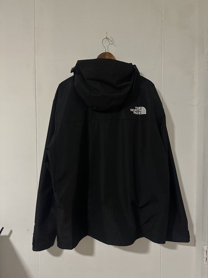 TNF GORETEX (Category: Coats, Jackets and Outerwear) located in Las Pinas. Submitted by archimedes.joaquin (Listing ID 1469033949, Image 2). Description: Crispy condition - 9.8/10 color rate - sz XL ( 25” w/ 30” L ) Complete tags Issue: nasira yung 1 zipper sa front ( hindi naman problem kase may zipper padin siya na isa ).