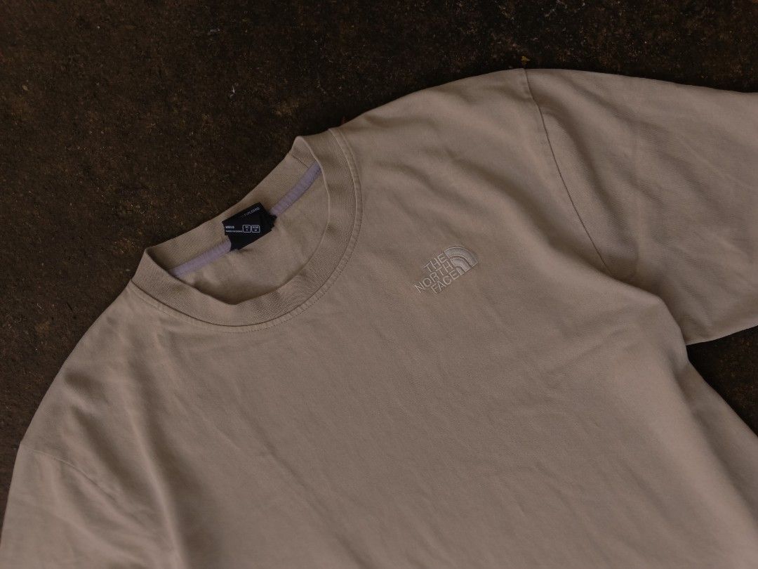TNF tee (Category: Tshirts & Polo Shirts ) located in Bantayan. Submitted by adrianharr61925 (Listing ID 1468949821, Image 2). Description: 21.5 width 28 length No issue CR 9.5/10 Condition 10/10 Heavy cotton material.