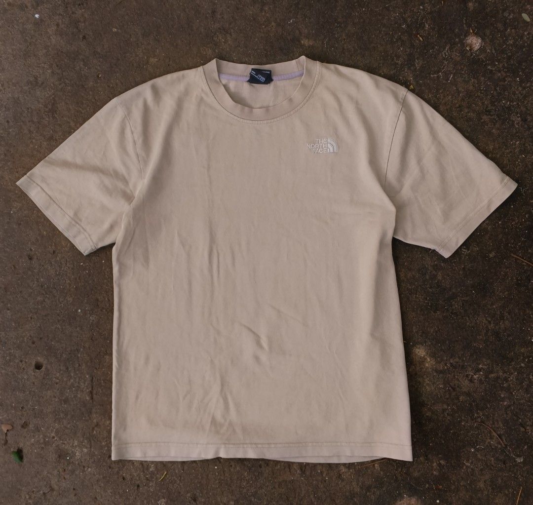 TNF tee (Category: Tshirts & Polo Shirts ) located in Bantayan. Submitted by adrianharr61925 (Listing ID 1468949821, Image 1). Description: 21.5 width 28 length No issue CR 9.5/10 Condition 10/10 Heavy cotton material.