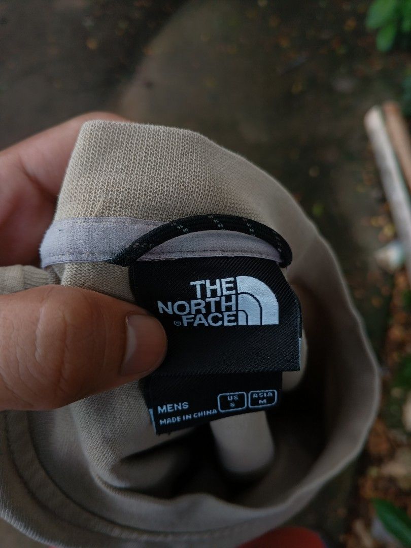 TNF tee (Category: Tshirts & Polo Shirts ) located in Bantayan. Submitted by adrianharr61925 (Listing ID 1468949821, Image 3). Description: 21.5 width 28 length No issue CR 9.5/10 Condition 10/10 Heavy cotton material.