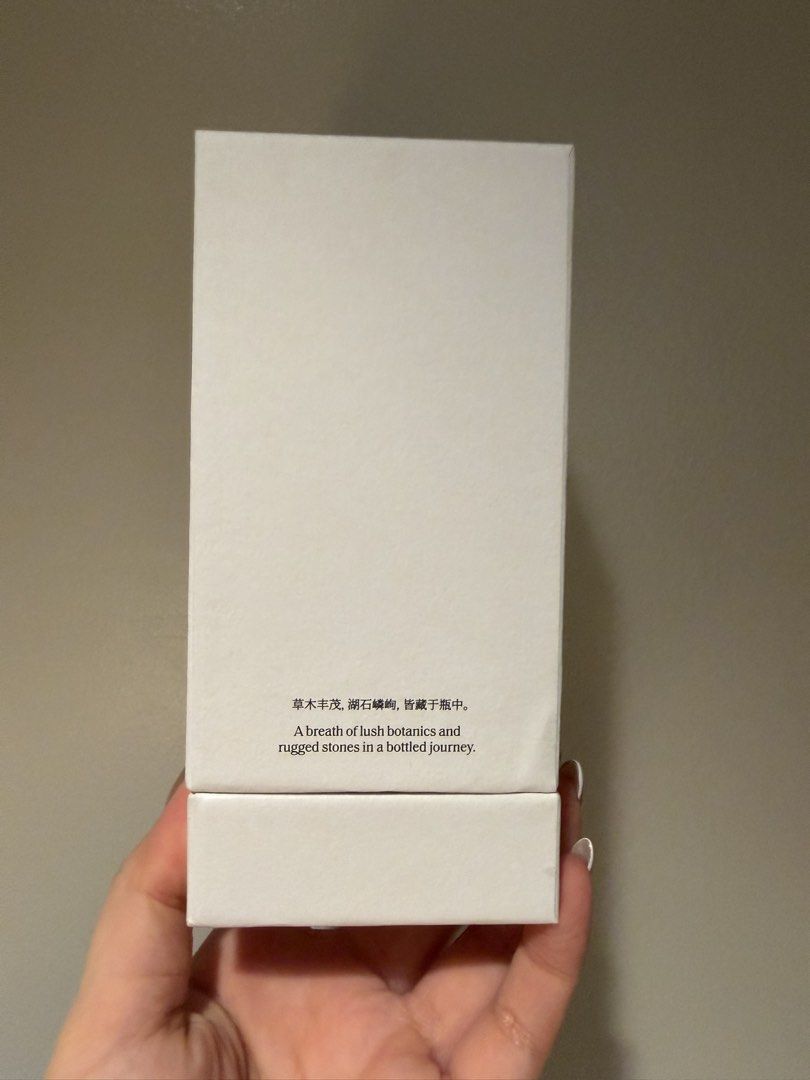 To Summer Perfume (Category: Fragrance & Deodorants) located in Manila. Submitted by wangciee (Listing ID 1468959040, Image 2). Description: To Summer (观夏 / Guān Xià) in the scent Ferguson Road (福开森路 / Magnolia) Only used once Rfs: I didn’t like the scent, it was a blind buy Via Lalamove or meet up in BGC area.