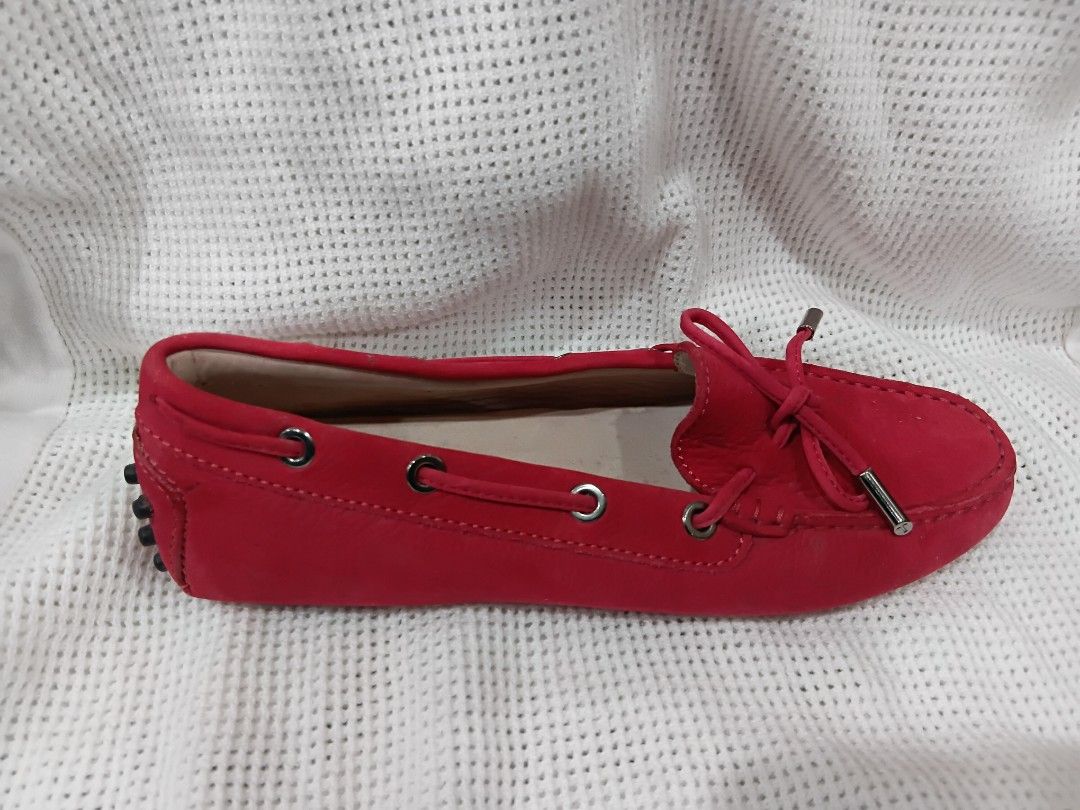 Tods Driving Shoes (Category: Flats & Sandals) located in Subic. Submitted by AnythingBrandedby_May (Listing ID 1469159895, Image 2). Description: Tods.