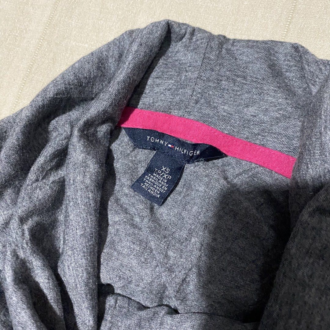 Tommy Hilfiger gray longsleeve top (Category: Longsleeves) located in Manila. Submitted by thriftfindsbyshei-2nd (Listing ID 1468990874, Image 2). Description: Need wash Thrift source.
