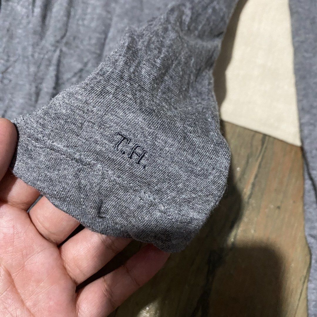 Tommy Hilfiger gray longsleeve top (Category: Longsleeves) located in Manila. Submitted by thriftfindsbyshei-2nd (Listing ID 1468990874, Image 3). Description: Need wash Thrift source.