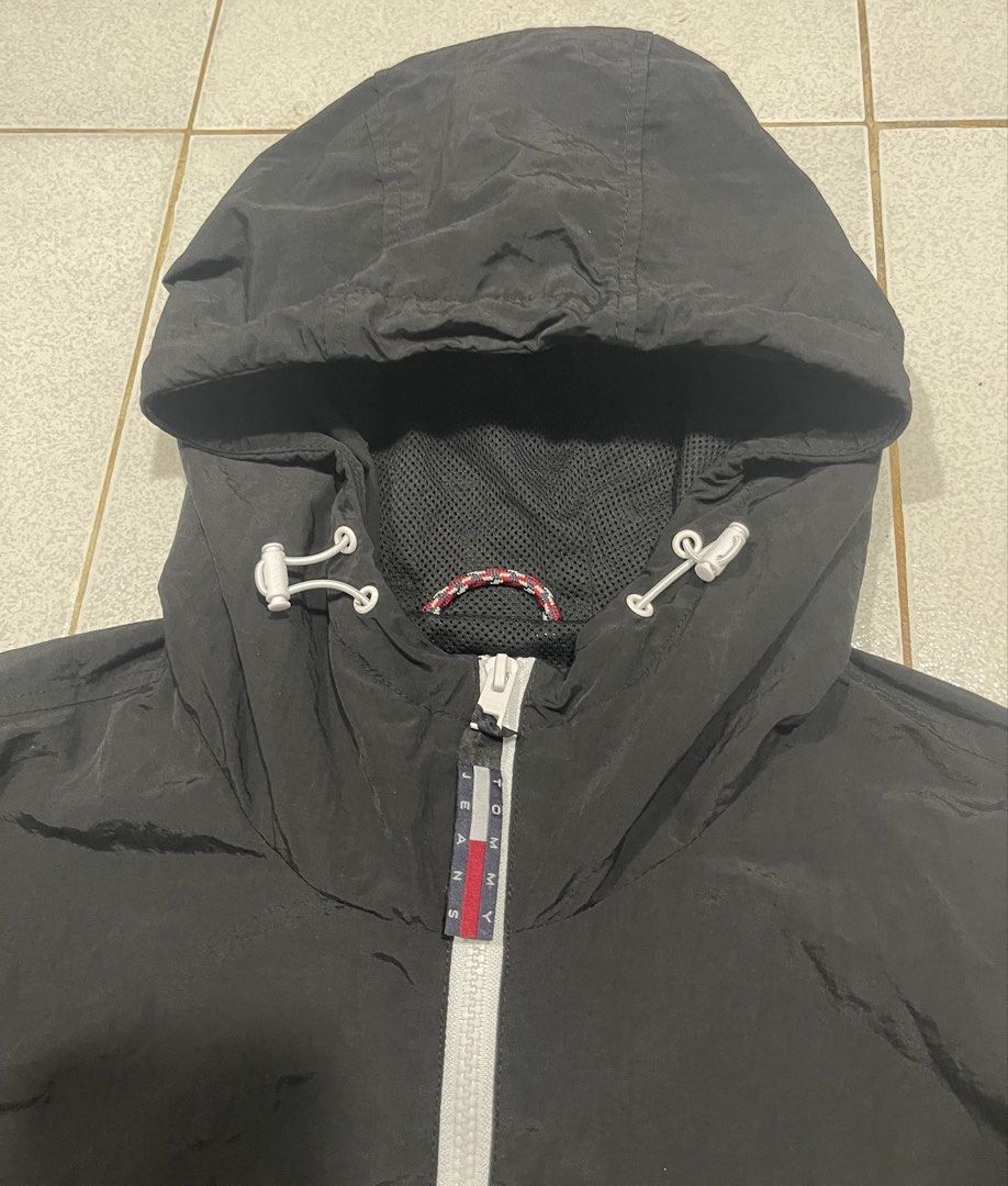 Tommy Hilfiger Jacket (Category: Coats, Jackets and Outerwear) located in Mandaue City. Submitted by MJ_80 (Listing ID 1469084068, Image 3). Description: Tommy Hilfiger Windbreaker Jacket Large Dimes : 25.5 X 29 See photos for measurements Color rate & Condition : 9.8/10 Price : 1,400.