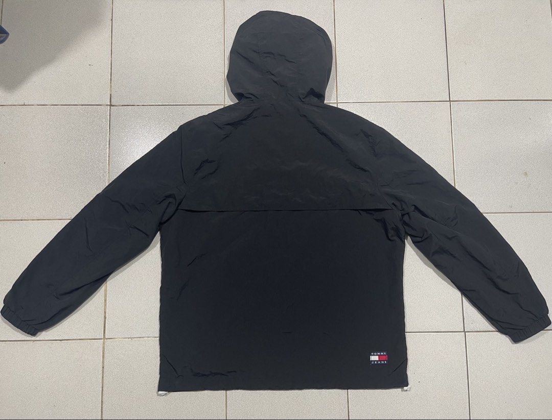 Tommy Hilfiger Jacket (Category: Coats, Jackets and Outerwear) located in Mandaue City. Submitted by MJ_80 (Listing ID 1469084068, Image 2). Description: Tommy Hilfiger Windbreaker Jacket Large Dimes : 25.5 X 29 See photos for measurements Color rate & Condition : 9.8/10 Price : 1,400.