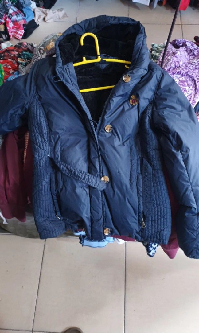 TOMMY HILFIGER PUFFER JACKET (Category: Coats, Jackets and Outerwear) located in Caloocan City. Submitted by paulchristian_rewear.05 (Listing ID 1469120481, Image 2). Description: STILL IN EXCELLENT CONDITION, NO FADINGS SMALL ON TAG BUT IT CAN FIT TO MEDIUM TO LARGE.