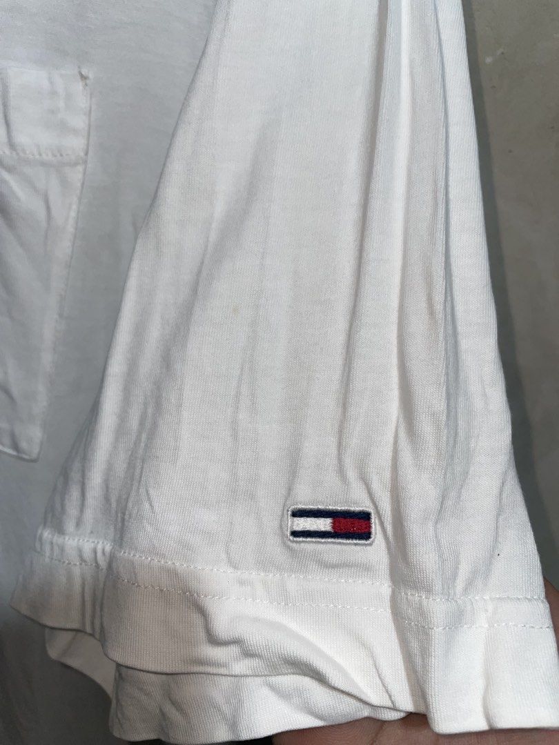 Tommy Jeans White Pocket T-Shirt (Category: Tshirts & Polo Shirts ) located in Molave. Submitted by thriftedstore.horse (Listing ID 1469100983, Image 3). Description: Condition- excellent Issue- none Color rate- 9.8/10.