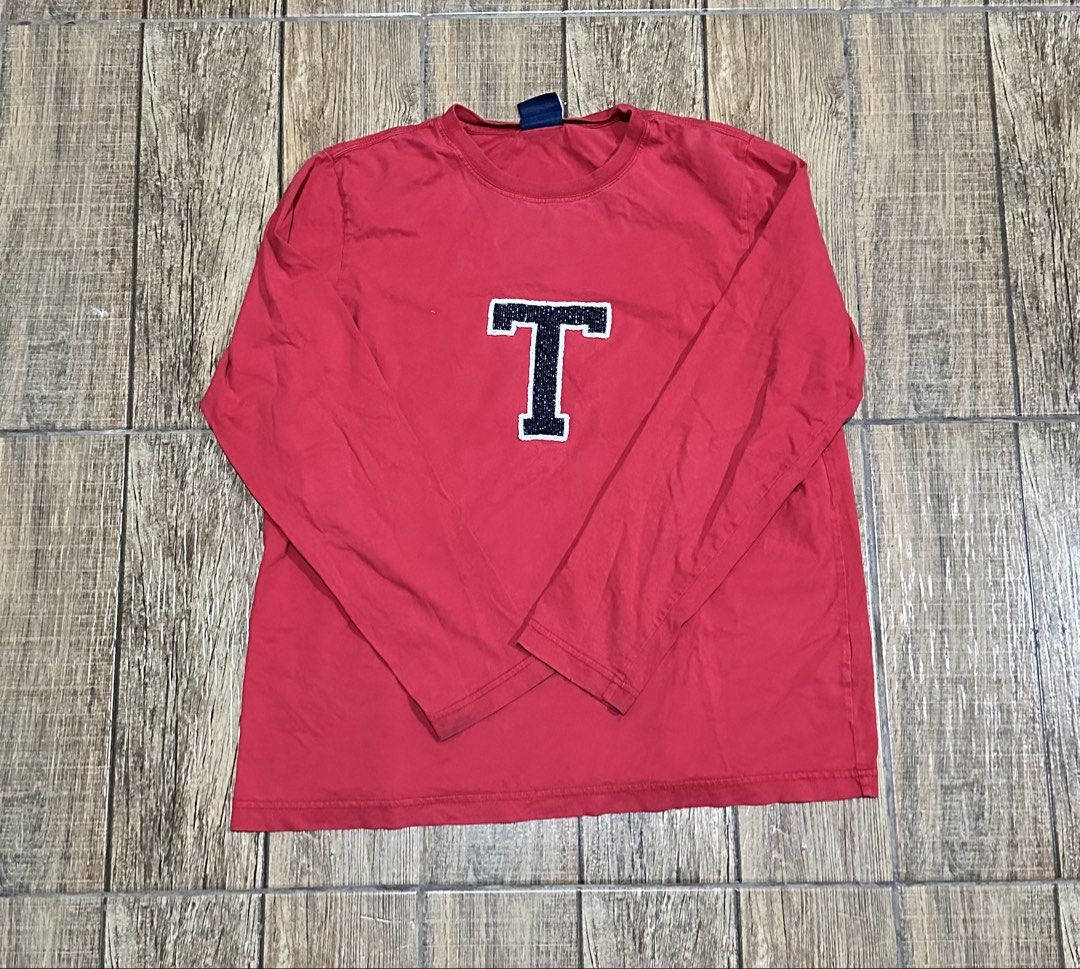 TOMMY LONGSLEEVE (Category: Longsleeves) located in Manila. Submitted by urban-vintage_2 (Listing ID 1468974826, Image 1). Description: ISSUE: NONE ( NEED WASH ) MOP :GCASH ( NO COD ) SHIP VIA : LALAMOVE & J&T LOCATION : PASIG CITY LENGTH : 26 WIDTH : 21.