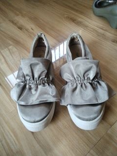 (Category: ) located in . Submitted by alluringvenus.thriftshop (Listing ID 1469011042, Image 1). Description: .
