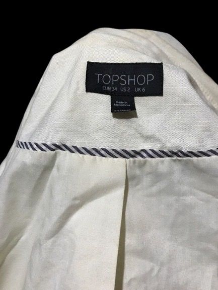 TOPSHOP OFF WHITE LINEN BLAZER (Category: Coats, Jackets and Outerwear) located in Marikina City. Submitted by minimalistmanila (Listing ID 1469013083, Image 3). Description: Topshop linen off white blazer. Bought in London, worth P4,800 if converted. With lining. Fits XS-S. Worn once. Needs wash as kept in storage. Order now! .