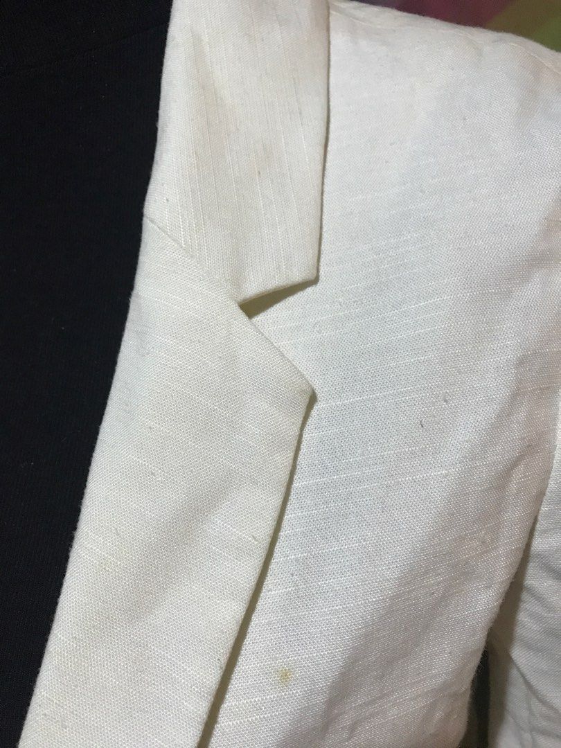 TOPSHOP OFF WHITE LINEN BLAZER (Category: Coats, Jackets and Outerwear) located in Marikina City. Submitted by minimalistmanila (Listing ID 1469013083, Image 2). Description: Topshop linen off white blazer. Bought in London, worth P4,800 if converted. With lining. Fits XS-S. Worn once. Needs wash as kept in storage. Order now! .
