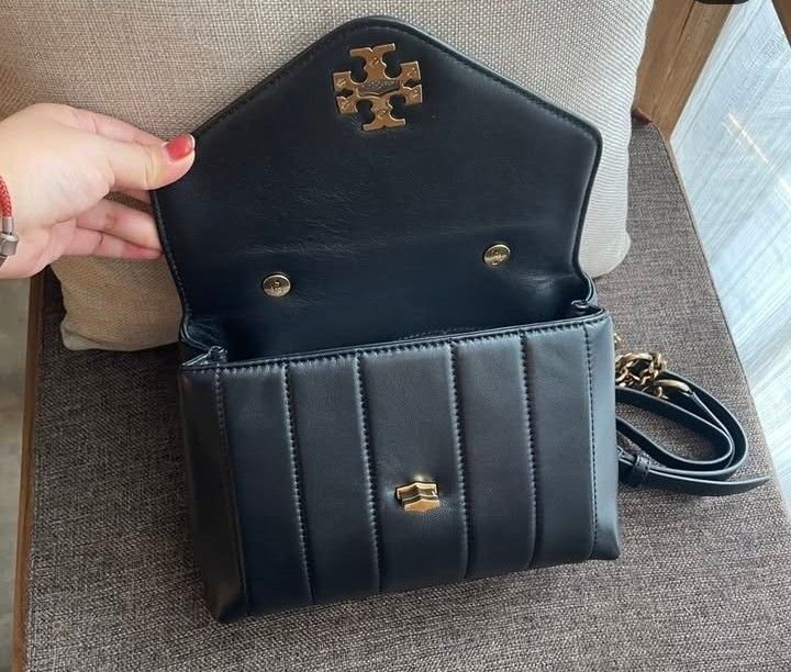 Tory BURCH KIRA TOP HANDLE SATCHEL (Category: Cross-body Bags) located in Pasig City. Submitted by titalana2011991 (Listing ID 1468993017, Image 2). Description: .
