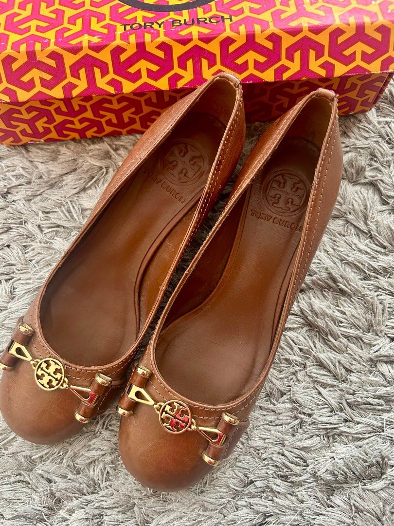Tory Burch With heels (Category: Sneakers & Footwear) located in Manila. Submitted by thriftniyuno (Listing ID 1469081077, Image 1). Description: 2 inches heels 6.5.