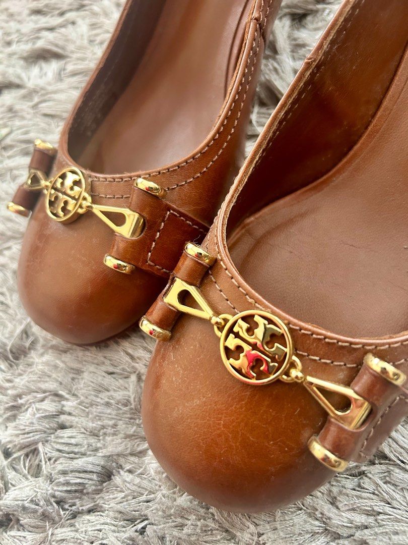 Tory Burch With heels (Category: Sneakers & Footwear) located in Manila. Submitted by thriftniyuno (Listing ID 1469081077, Image 3). Description: 2 inches heels 6.5.