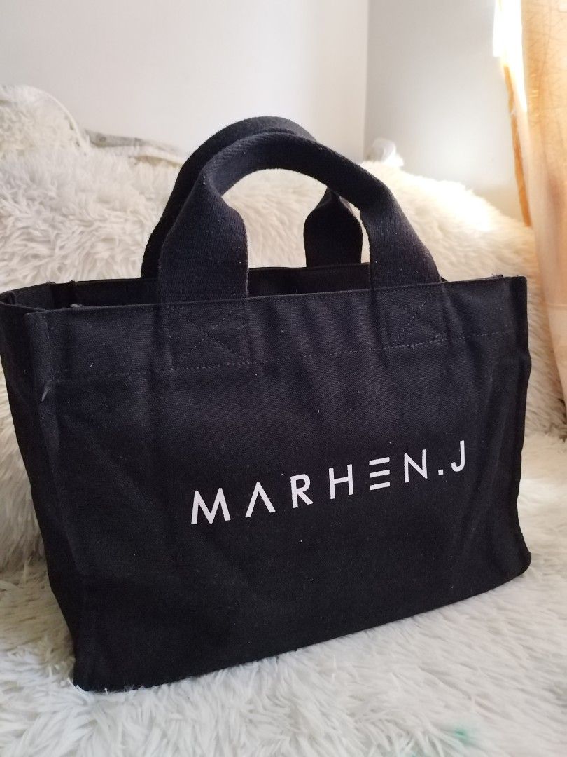 Tote Handbag (Category: Cross-body Bags) located in Marikina City. Submitted by bagloverph08 (Listing ID 1469135421, Image 1). Description: .