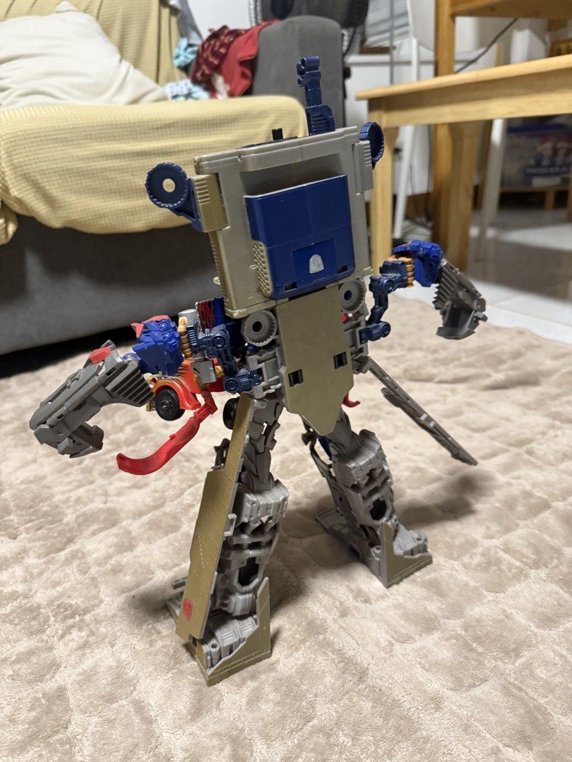 Transformers Leader Class Optimus Prime w/ Jetwing Flight Pack (Category: Gundam & Model Kits) located in Manila. Submitted by jvzzz08 (Listing ID 1468938968, Image 3). Description: FOR SALE: Transformers Leader Class Optimus Prime w/ Jetwing Flight Pack 🤖 Item Details: Character: Optimus Prime (Jetwing / Flight Armor Pack) Scale/Size: Leader Class (Large & highly detailed) Condition: Pre-loved / Loose (Great display condition as shown in photos
