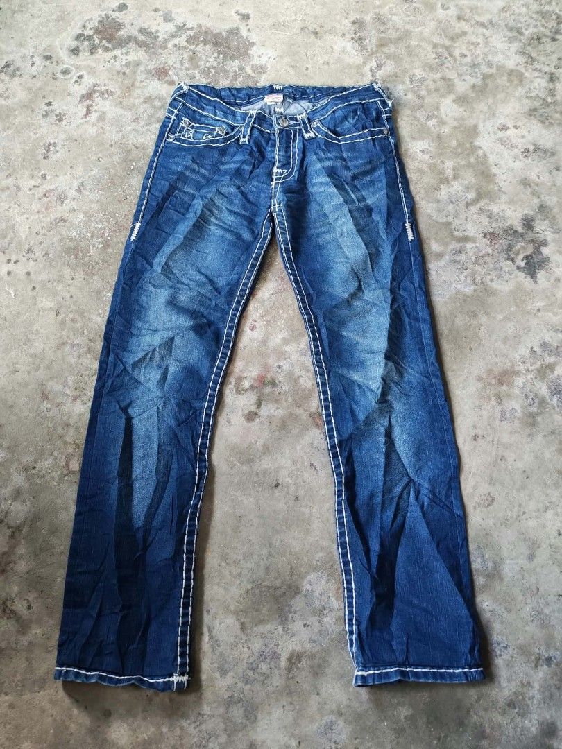 True Religion Billy Big T Jeans Size 29 (Category: Jeans) located in Sipalay. Submitted by boldowl.e4f283 (Listing ID 1469066093, Image 1). Description: - Brand: True Religion - Style: Billy Big T Straight Leg - Size: 29 - Color/Wash: Dark blue wash - Origin: Made in USA - Details: Classic thick white contrast stitching and tan leather back patch - Pockets: Signature horseshoe flap back pockets with button closure - Condition: Light fading and cr