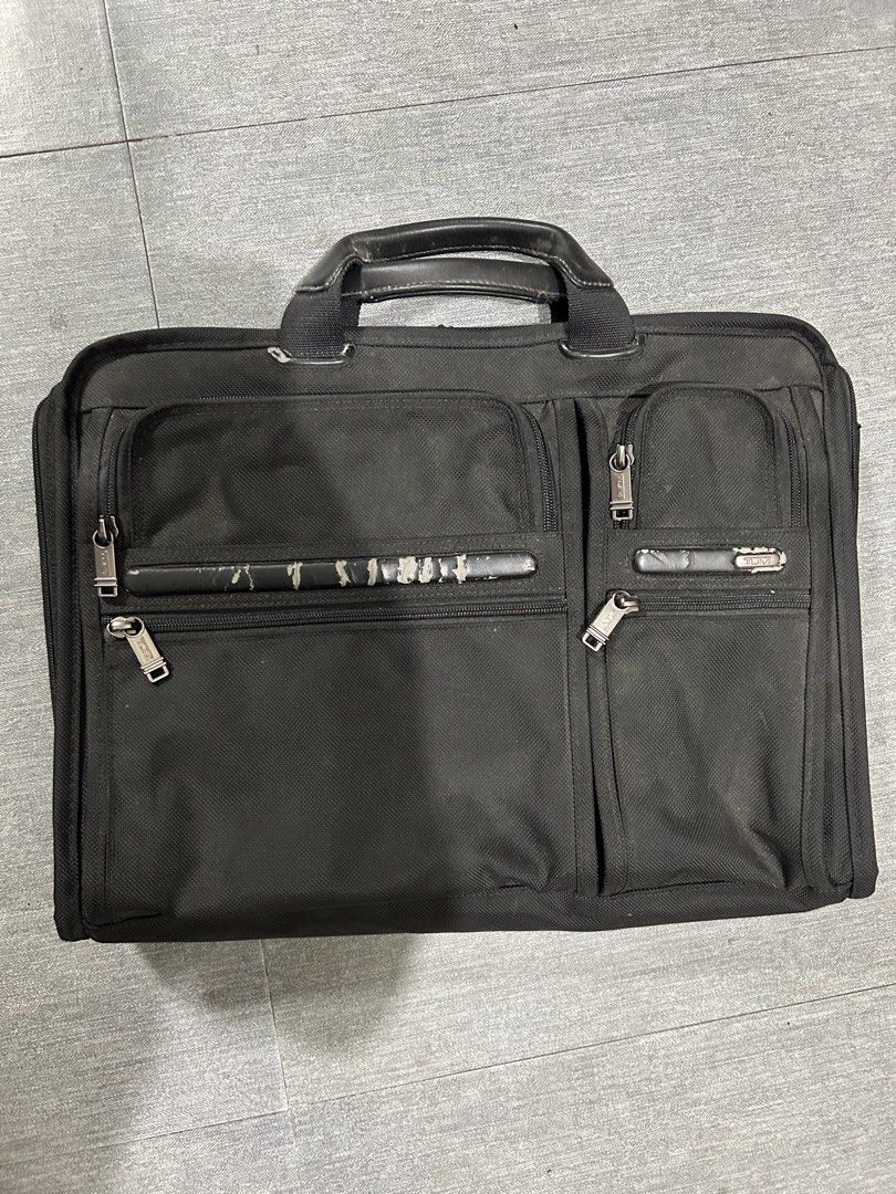 Tumi Laptop Bag (Category: Laptop Bags & Sleeves) located in Quezon City. Submitted by japansurplus2 (Listing ID 1468988188, Image 1). Description: .