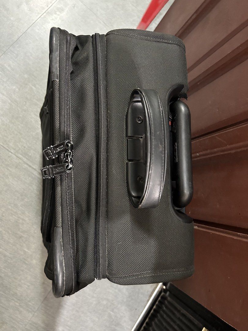 Tumi Luggage (Category: Luggage) located in Quezon City. Submitted by japansurplus2 (Listing ID 1468988007, Image 3). Description: Honest issue my basag sa hawakan Height 22.5 Width 14.