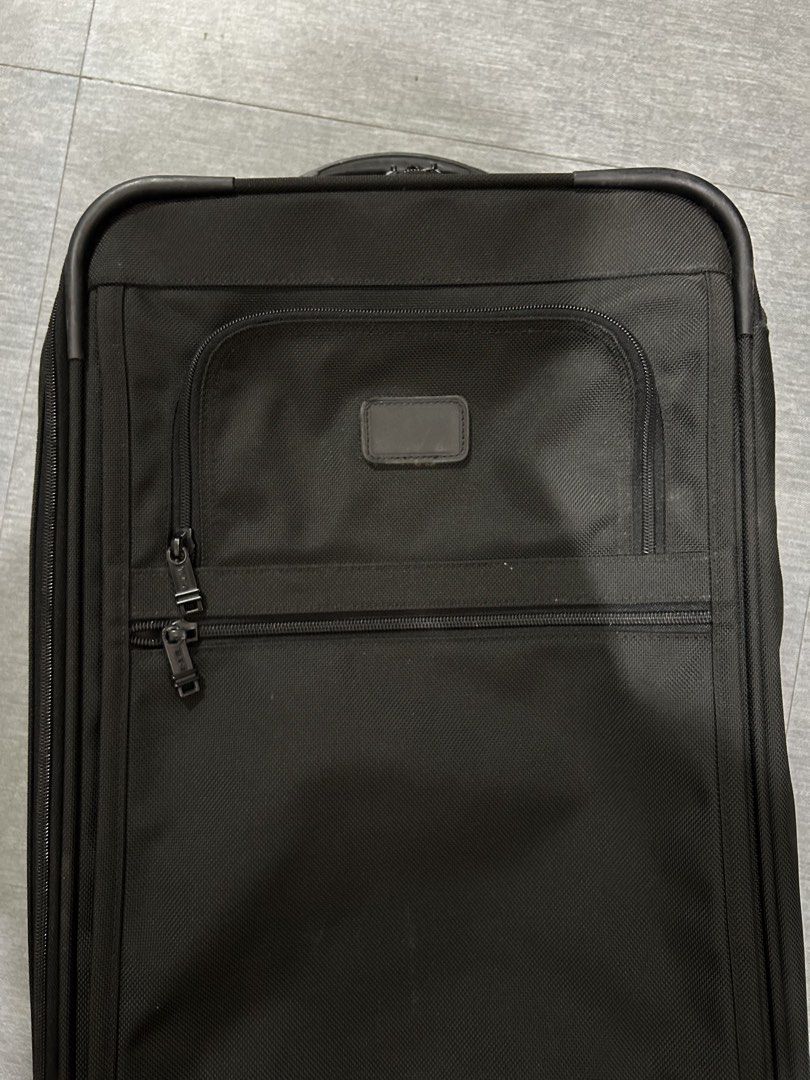 Tumi Luggage (Category: Luggage) located in Quezon City. Submitted by japansurplus2 (Listing ID 1468988007, Image 2). Description: Honest issue my basag sa hawakan Height 22.5 Width 14.